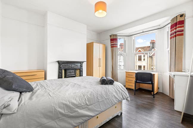 Large beautiful rooms available Main Photo