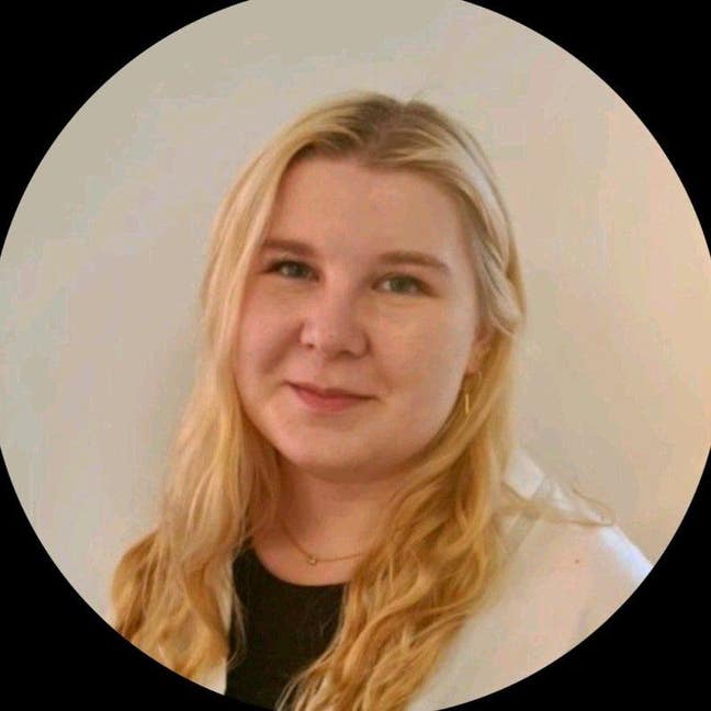 I am a professional female aged 23. I am look... Main Photo