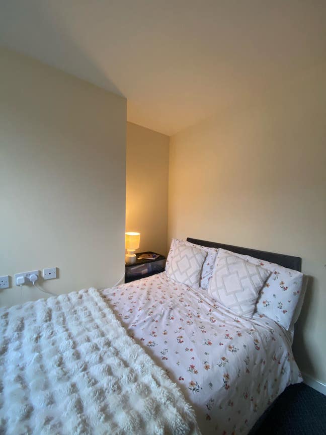3 Beds in 9 Bed House Share £585pm  Main Photo