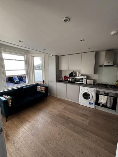 Spacious Double Room in Modern Flat Main Photo