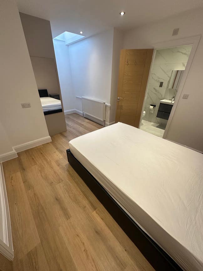 🔥Brand New Luxury En Suite Rooms SL1🔥 Main Photo
