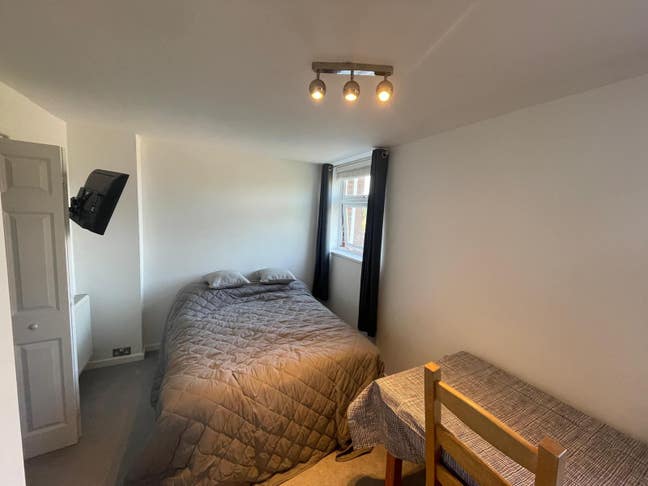 Bright Double Room with En Suite – OX2 8 Area  Main Photo