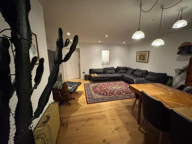 2 Bed Flat in quiet gated block near London Fields Main Photo