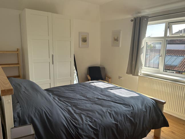 En-suite double room with basic kitchen facilities Main Photo