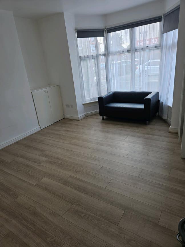 ✨️Large double furnished room Newhampton Main Photo