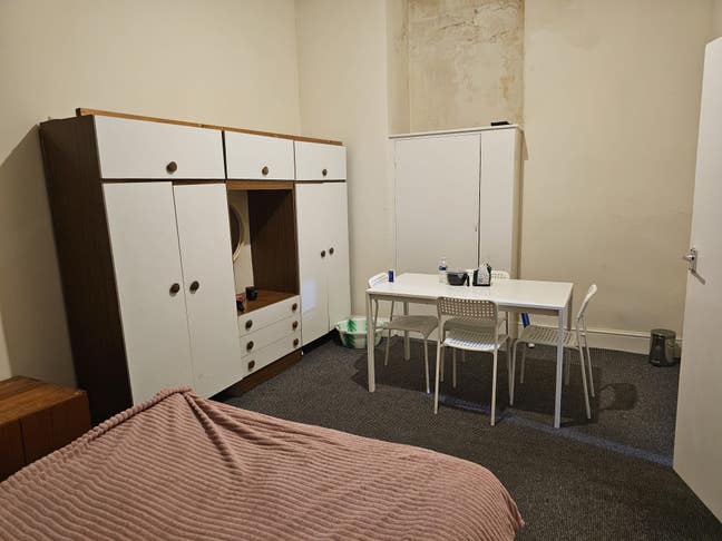 1 Bedroom - Inc heating&Electric -Partly Furnished Main Photo
