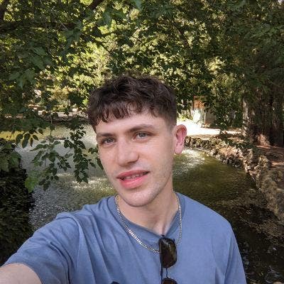 PhD student looking for room Main Photo