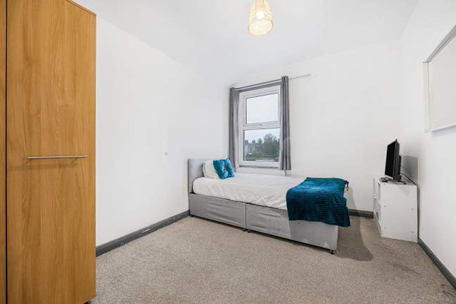 Bright and Spacious Double - All Bills Inc Main Photo