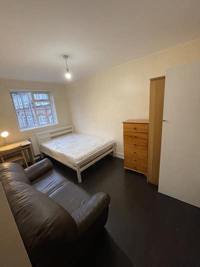 Cosy Double Room Available In Whitechapel  Main Photo