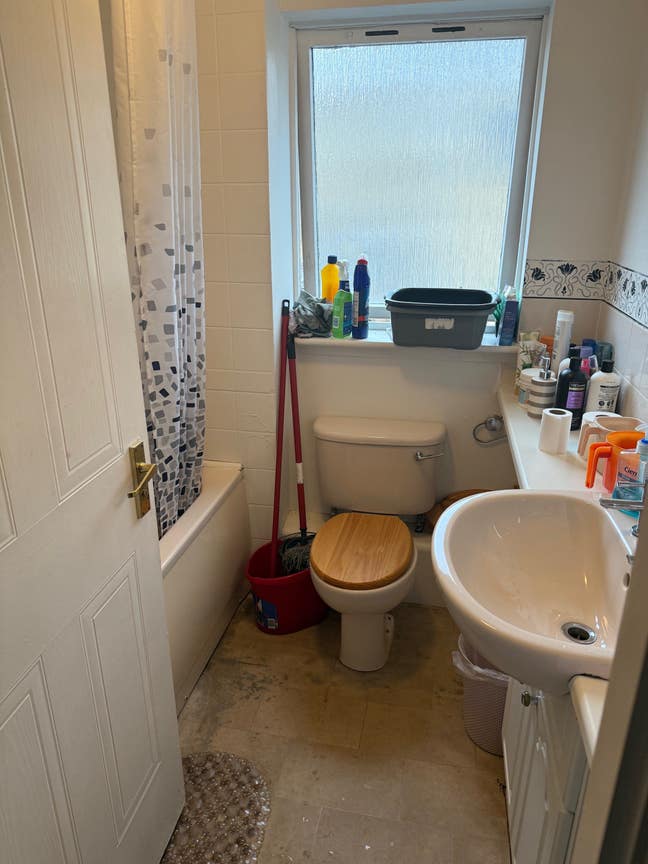 One room available for long stay Main Photo