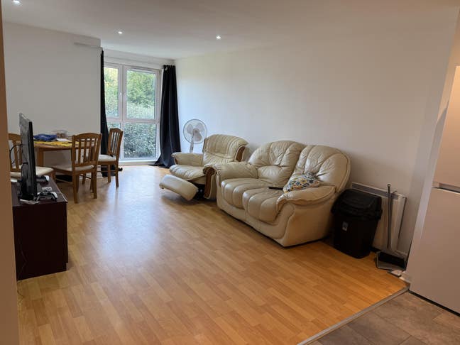 Only full 2BHK apartments are available; single-ro Main Photo