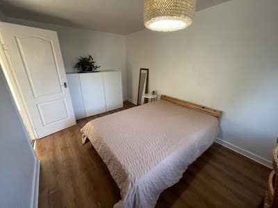 1 double room in S8 for short term rent Main Photo