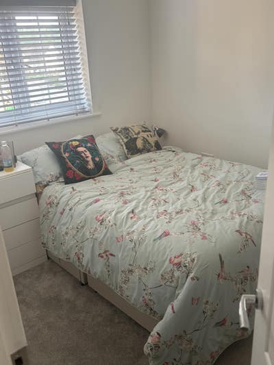 Double room in 4 bedroom house  Main Photo