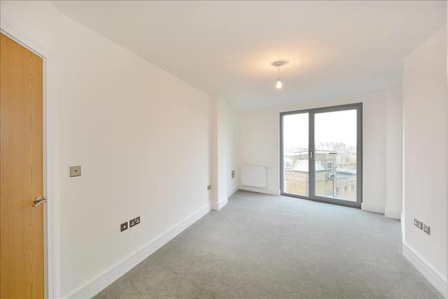 Huge Master Bedroom in Dalston Flat Main Photo