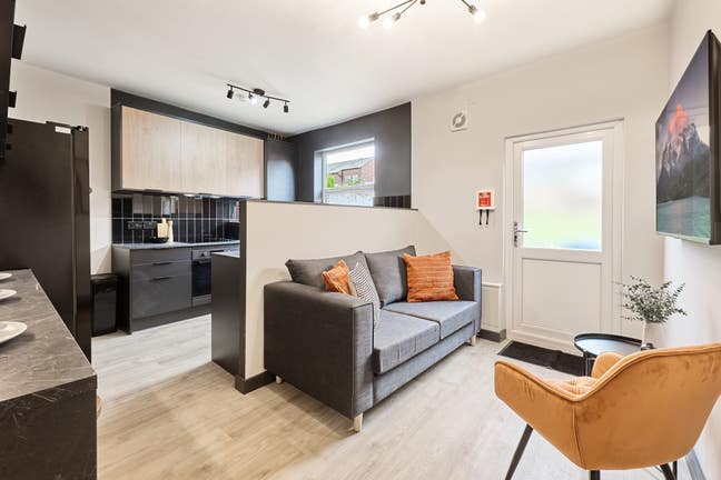 5 Bed Student Property Main Photo