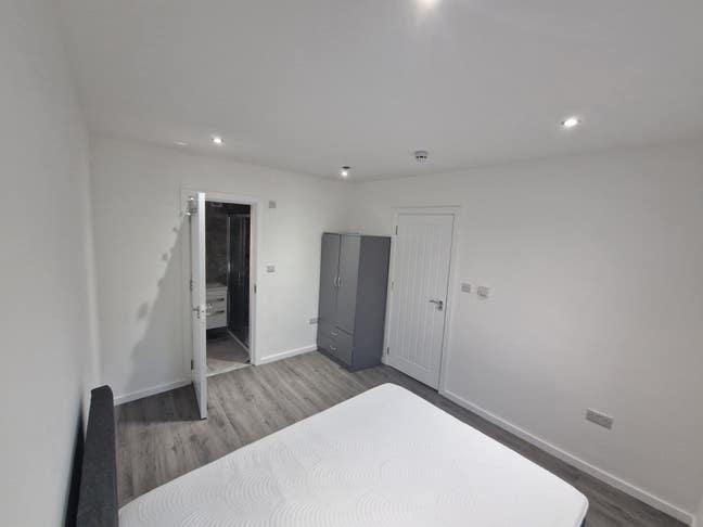 Ensuite Deluxe Room  Main Photo