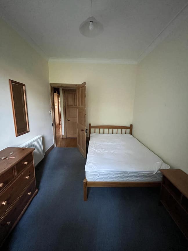 1 room in 2 bed apartment in Meadowbank. Main Photo