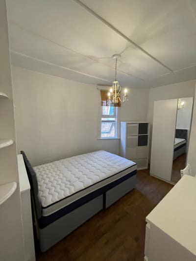 Nice large single Room With lots storage  Main Photo
