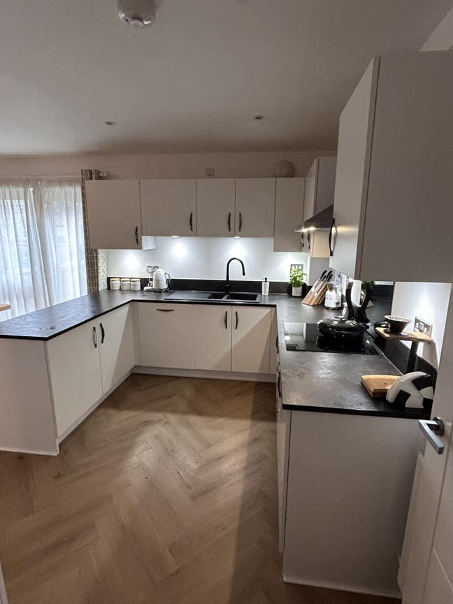 Double room with en-suite available in Leith  Main Photo
