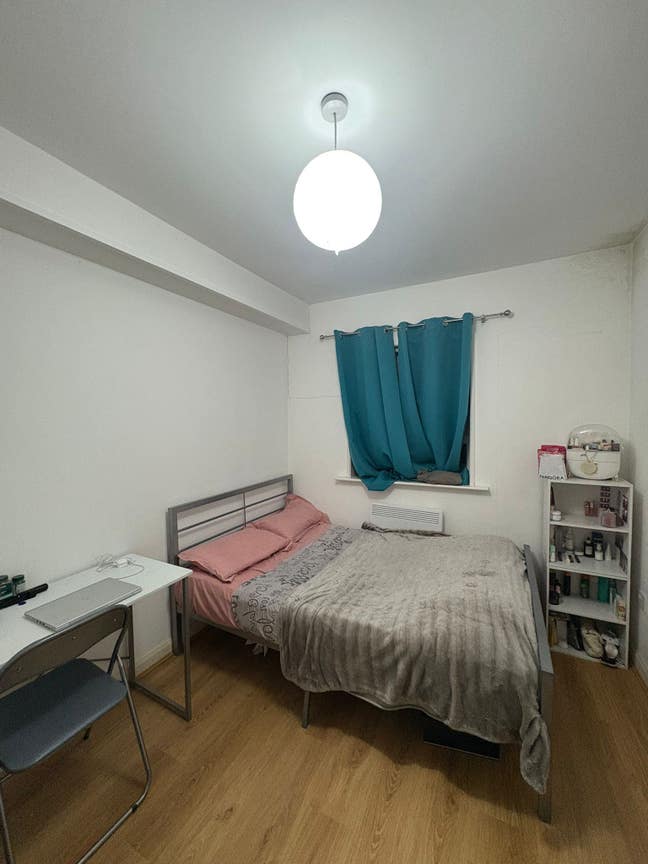 For female doble room near to town! Main Photo