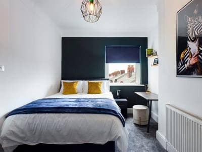 Refurbished luxury flat must be seen! Main Photo