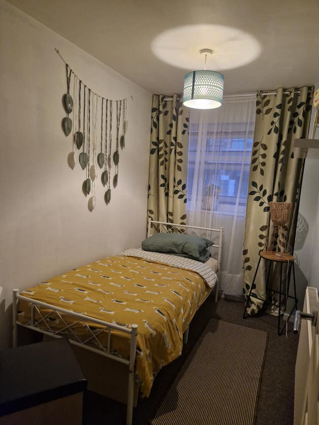 Lovely spacious bedroom  Main Photo