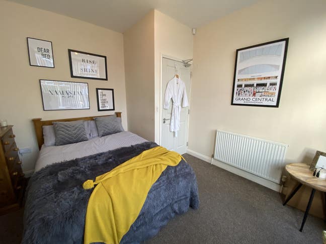 Large room in small house share - available now Main Photo