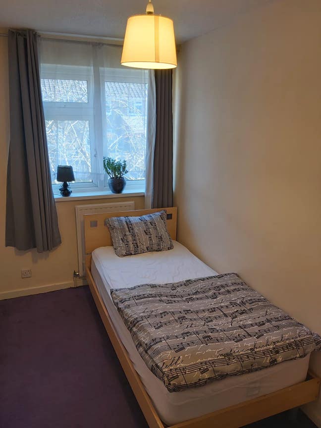 Single bedroom for rent Main Photo