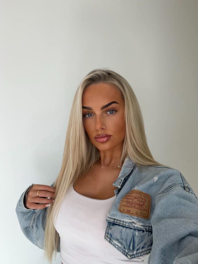 hey girls, looking for a room/buddy up for April! Main Photo