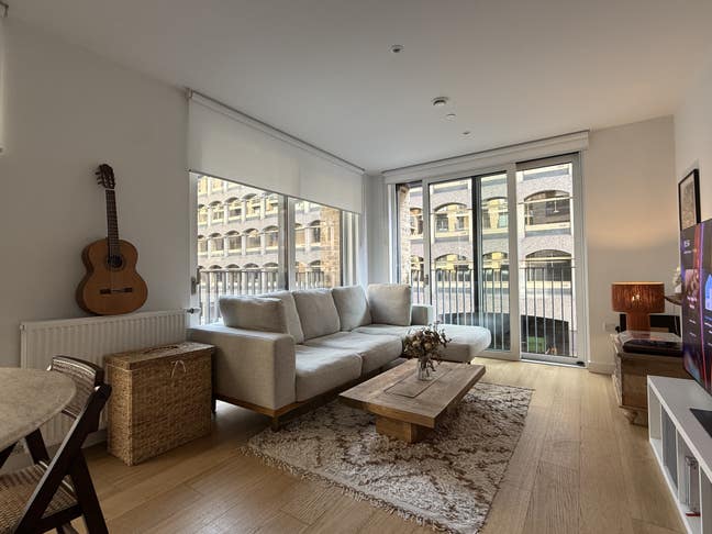 Double bedroom in Central London Main Photo