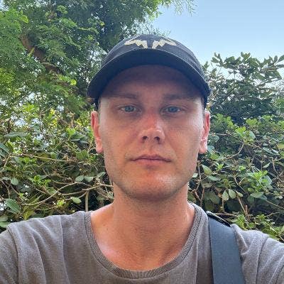 I am a professional male aged 27. I am lookin... Main Photo