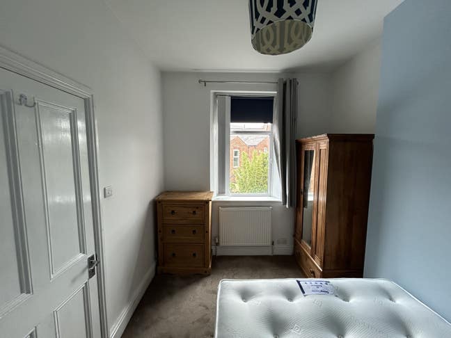 Small double room in Well presented shared house Main Photo