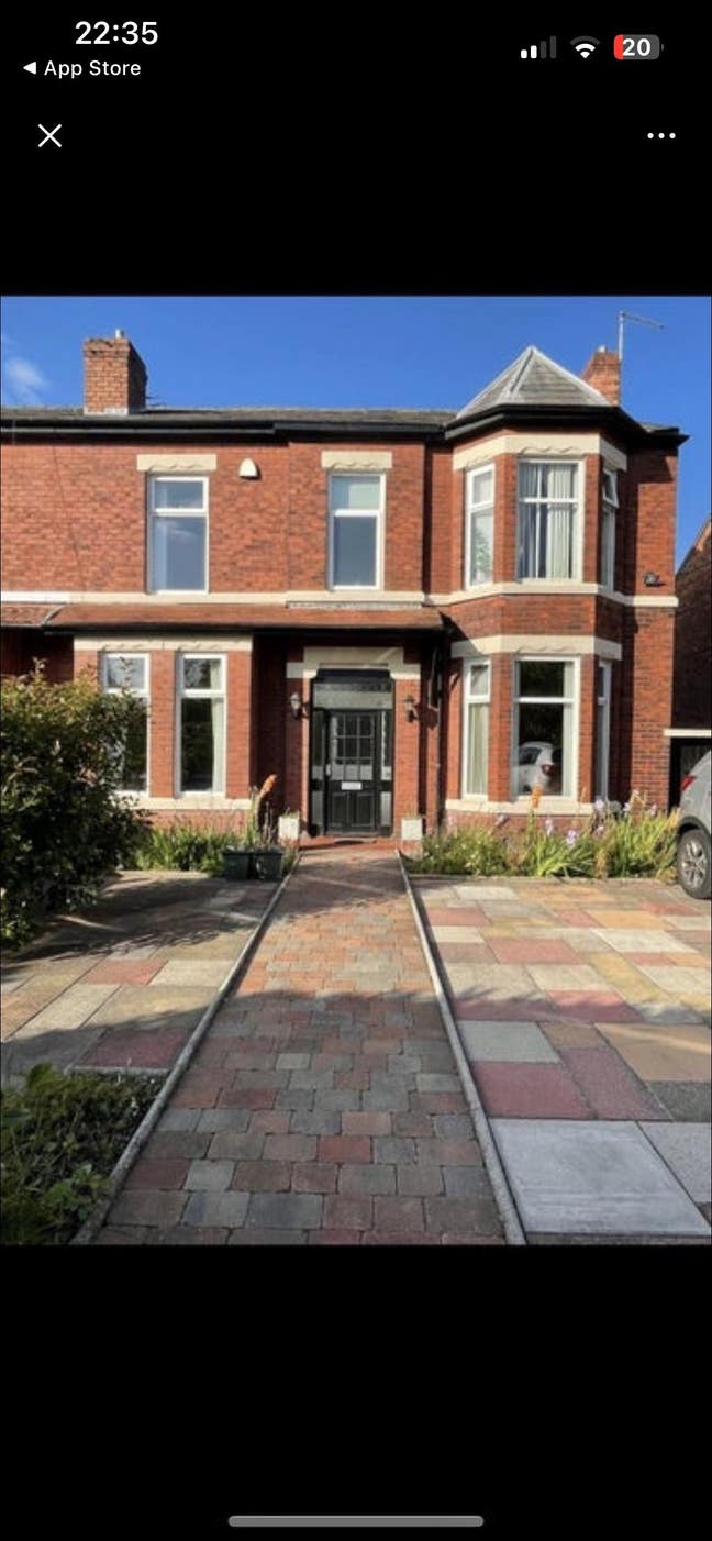 Small double room in Well presented shared house Main Photo