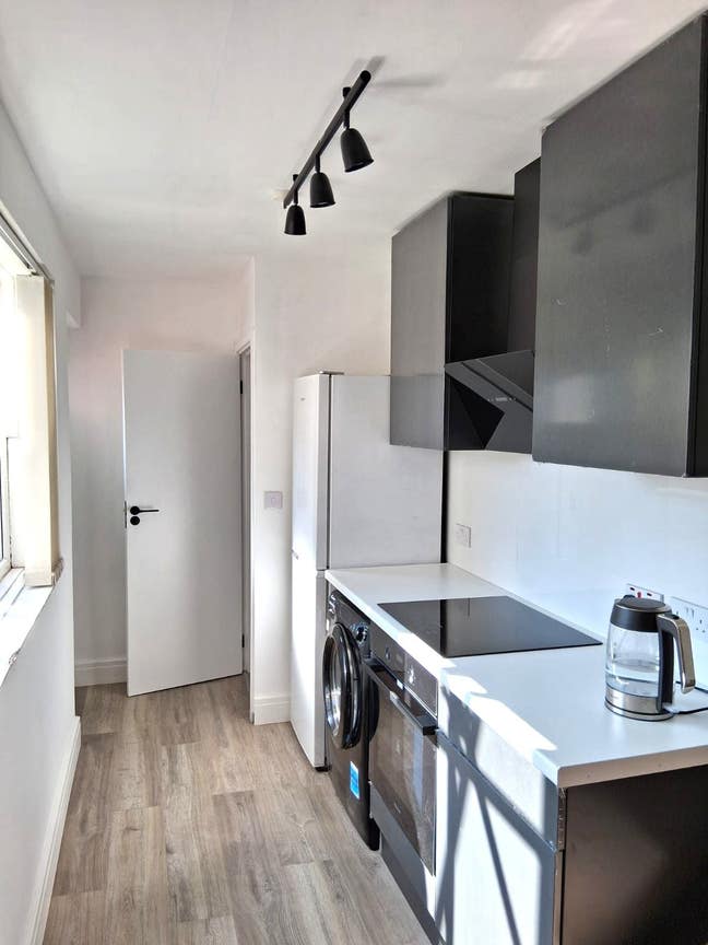 Freshly Updated 2-Bed House in Fallowfield Main Photo