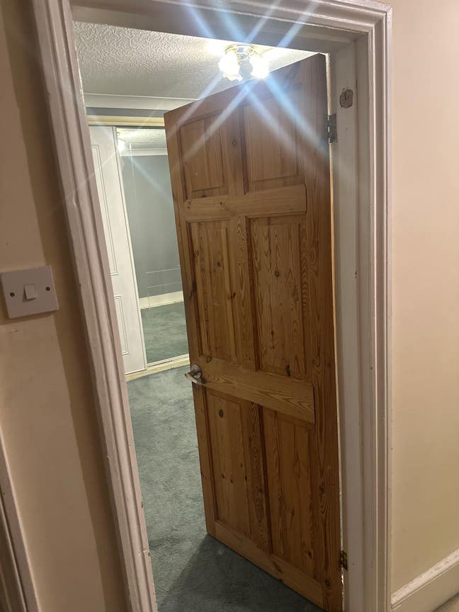 One Room available for couple or Female to let  Main Photo