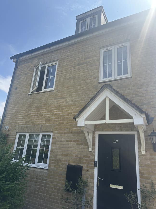 Furnished Single or double Room to rent Main Photo