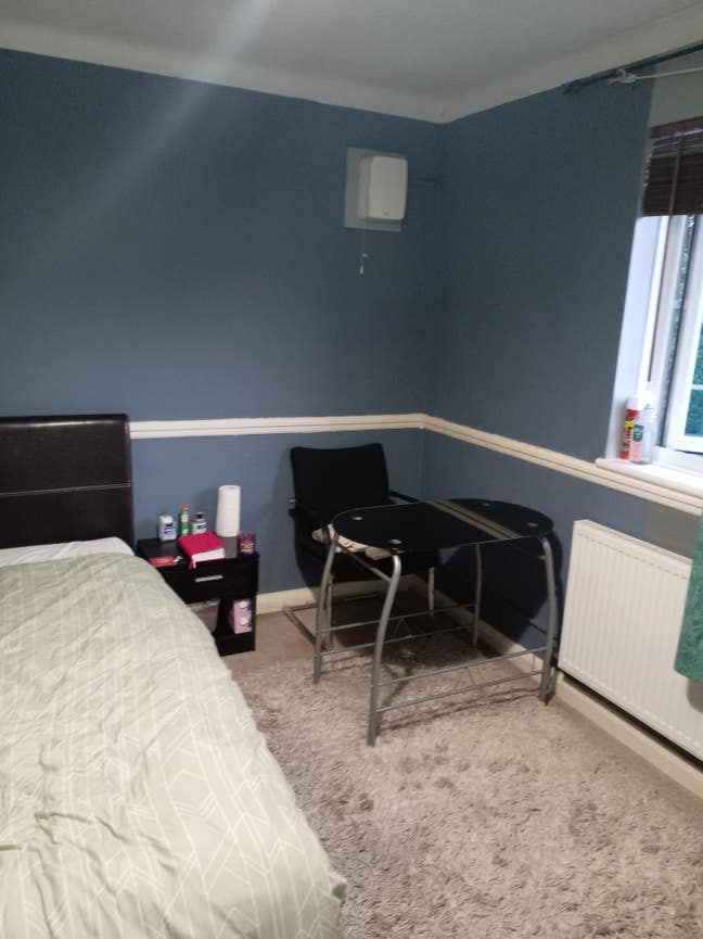 Double Room in a Quiet Estate in Sutton SM1  Main Photo