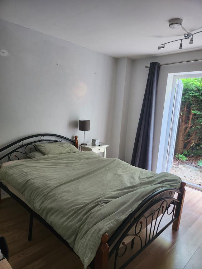 Lovely 2 double bed flat (980 per rm) (bills inc) Main Photo