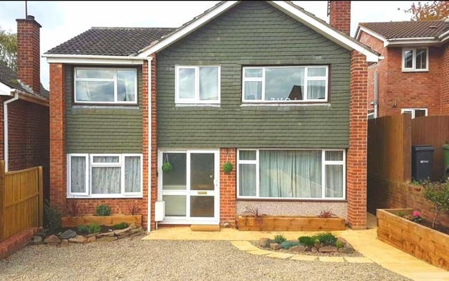 Large rooms available in St Johns  Main Photo