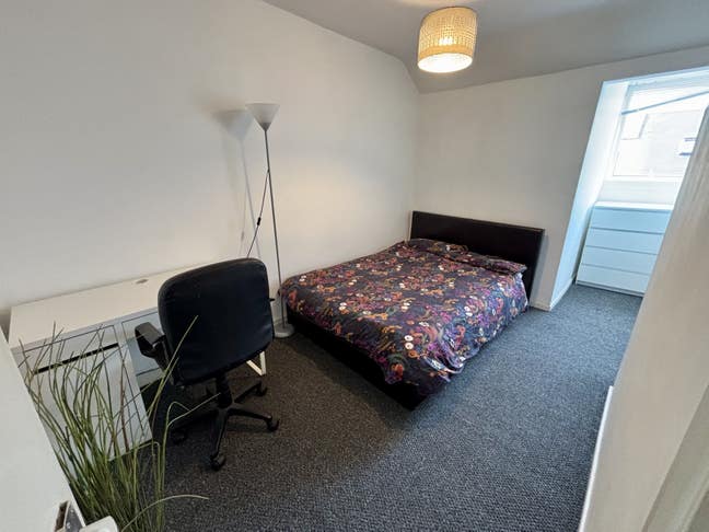 1 Room Left! Cashback on your rent, near campus!! Main Photo