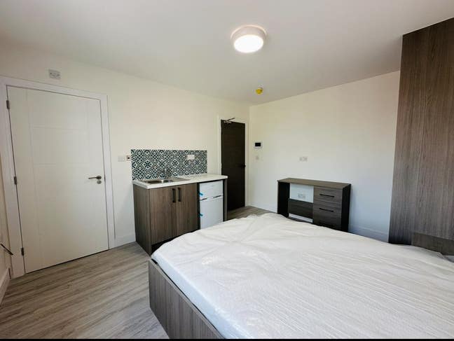 Room in a Shared House, Greencroft Road, TW5 Main Photo