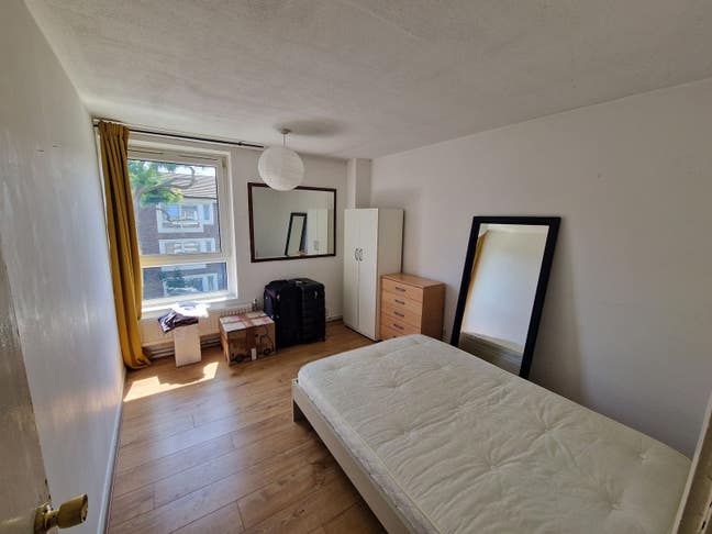 ** Large Double Room Suitable for Couple ** Main Photo