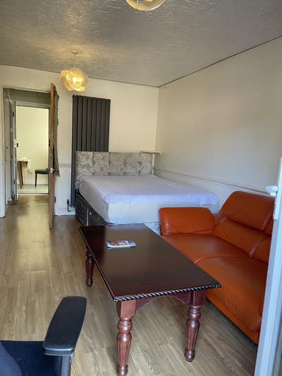 Extra Large Double Furnished Room Main Photo