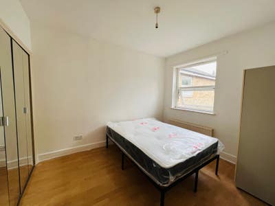Spacious 4-Bed House in Brockley ideal for sharers Main Photo