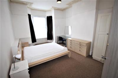Double Bedrooms | Fully Furnished | Great Location Main Photo