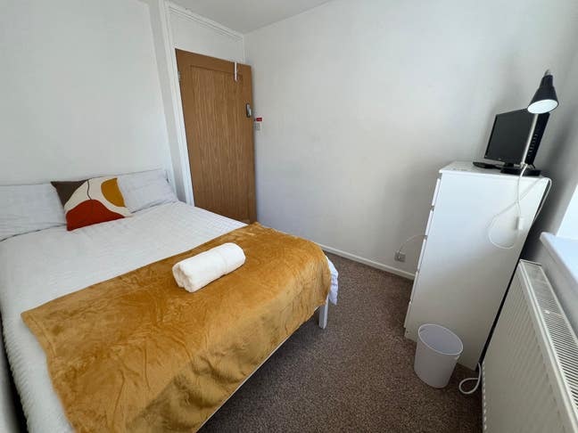 Rooms in Holbury - contractors welcome. Going Fast Main Photo