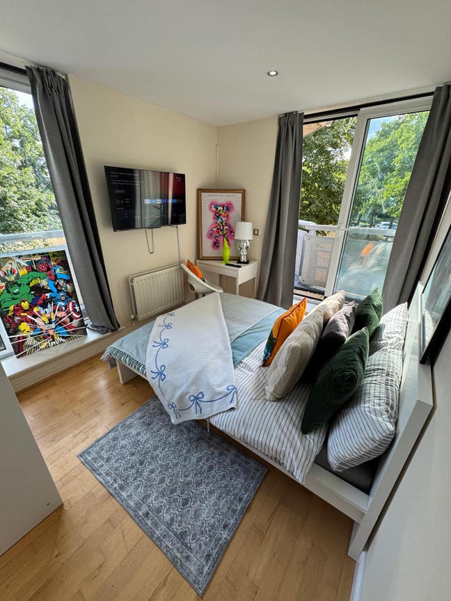 🌇 Balcony Room – Wards Wharf E16 Main Photo