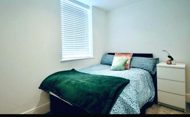 ***Group Share: 4-Bedroom House in Southampton*** Main Photo