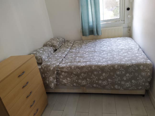  🏡  Bright  Double  Room  –  E3  –  £800  PCM Main Photo