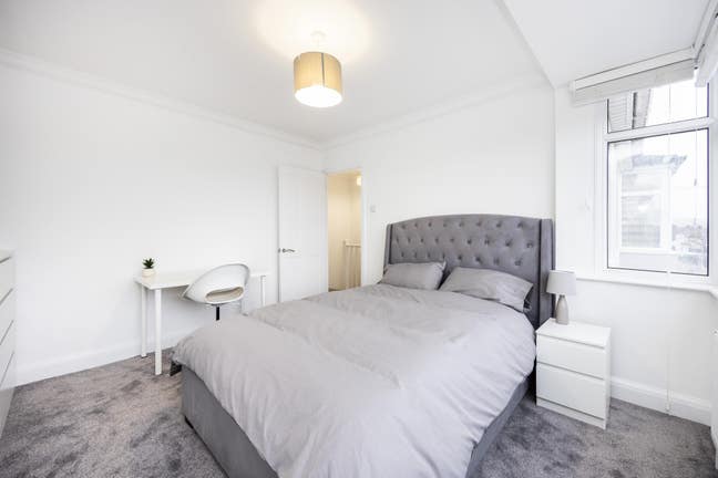 Stunning Rooms in Romford | Bills Inc. & Parking Main Photo